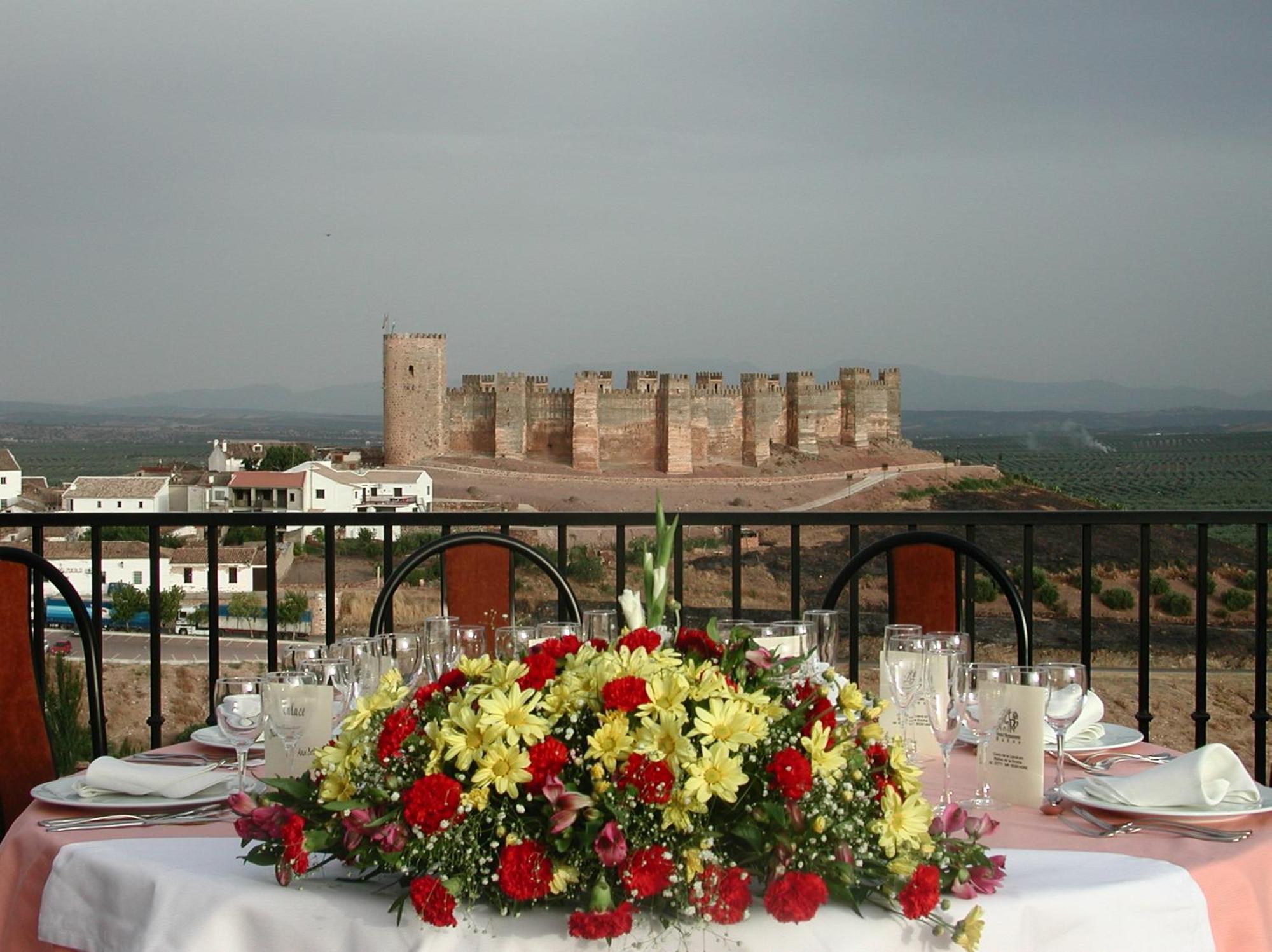 Hotel Restaurante Banos Baños de la Encina Exteriör bild